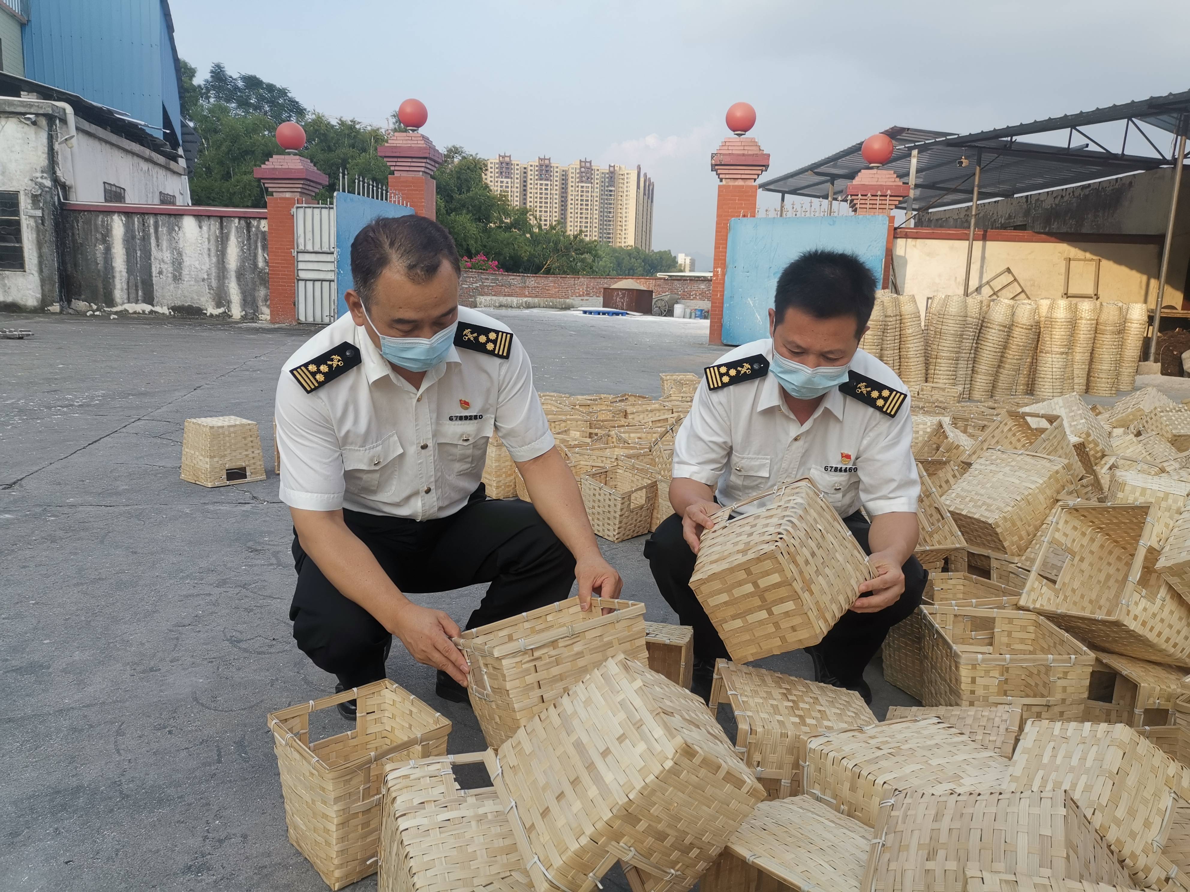 海关助力茂名竹木草制品首搭跨境电商出口快车半岛体育(图1)