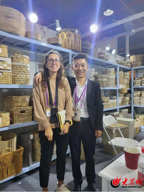 300万元订单！曹县木工艺品深受国外市场欢迎_要闻_大众网半岛体育(图1)