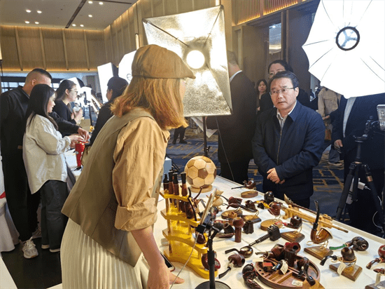 地瓜经济提能升级 浙江半岛体育江山打造车间直播新模式(图1)