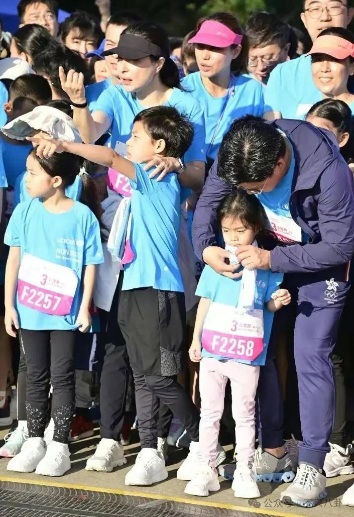 半岛体育又一对跨国恋！贪玩爱惹事的他终于喜事将近了？(图5)