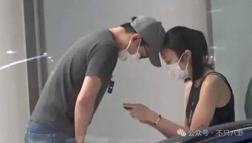 半岛体育又一对跨国恋！贪玩爱惹事的他终于喜事将近了？(图20)