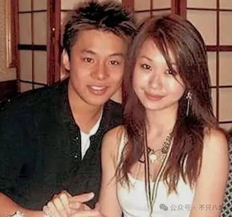 半岛体育又一对跨国恋！贪玩爱惹事的他终于喜事将近了？(图19)