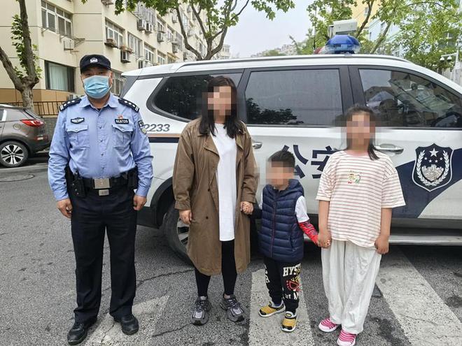 半岛体育孩子贪玩与母亲走散 民警伸出援手助团圆(图1)