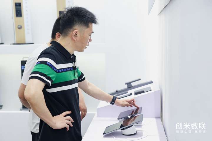 半岛体育创米数联惊艳亮相门博会分屏方案引领智能门行业新风尚(图2)