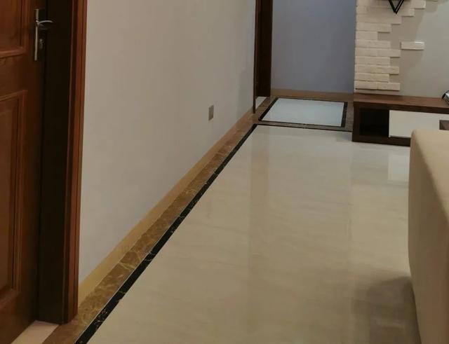 半岛体育踢脚线怎么选——跟地板还是跟房门？(图4)