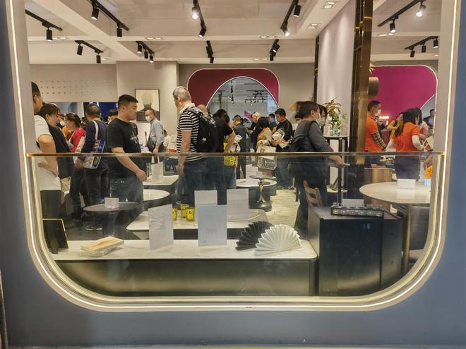 半岛体育全球家具顺德时代丨木头云直击第43届国际龙家具展(图3)